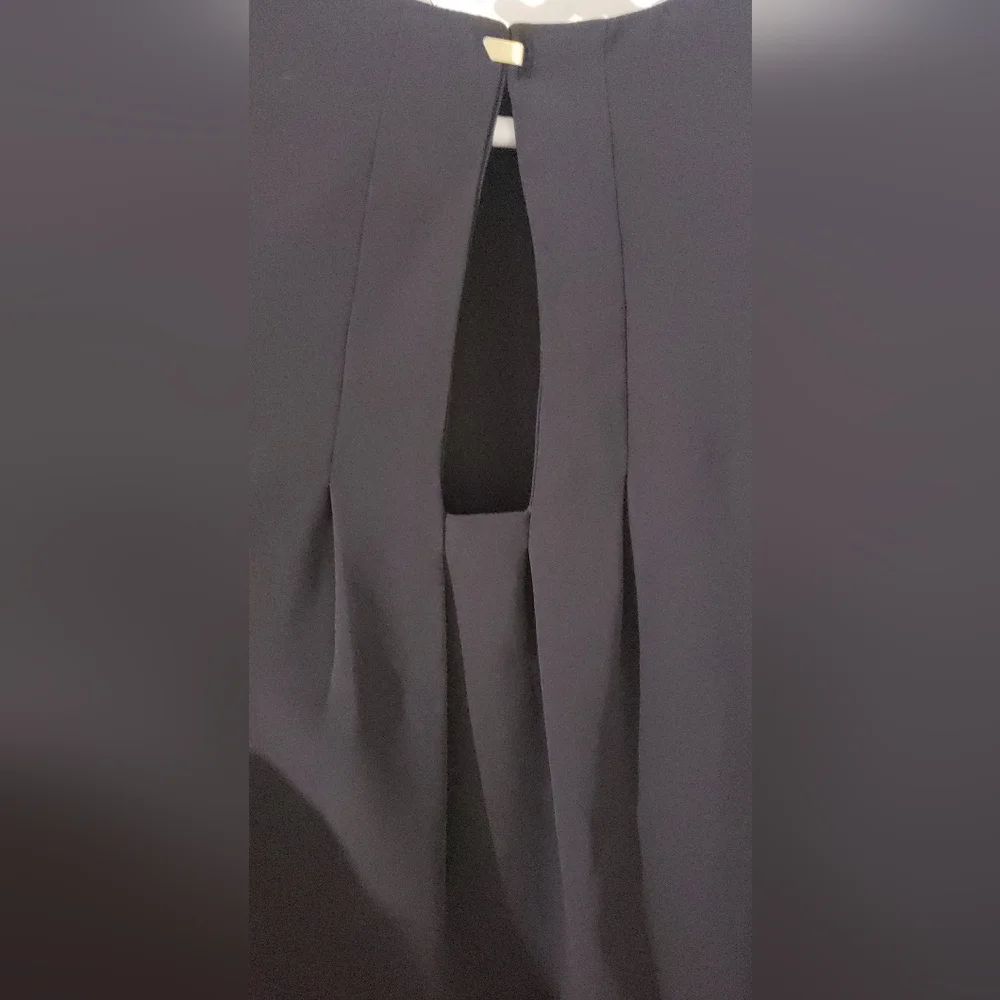 H&M back pleated dress with Peek-a-boo cut out - Picture 4 of 4